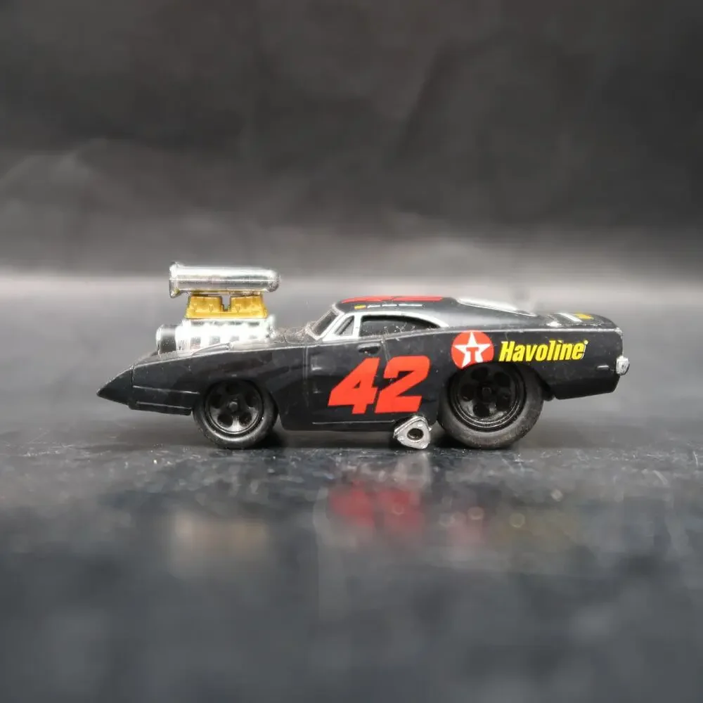Motorsports Authentics Muscle Machines Juan Pollo Montoya Diecast Car 2008